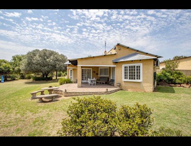 9 BEDROOM HOUSE FOR SALE IN KYALAMI AH